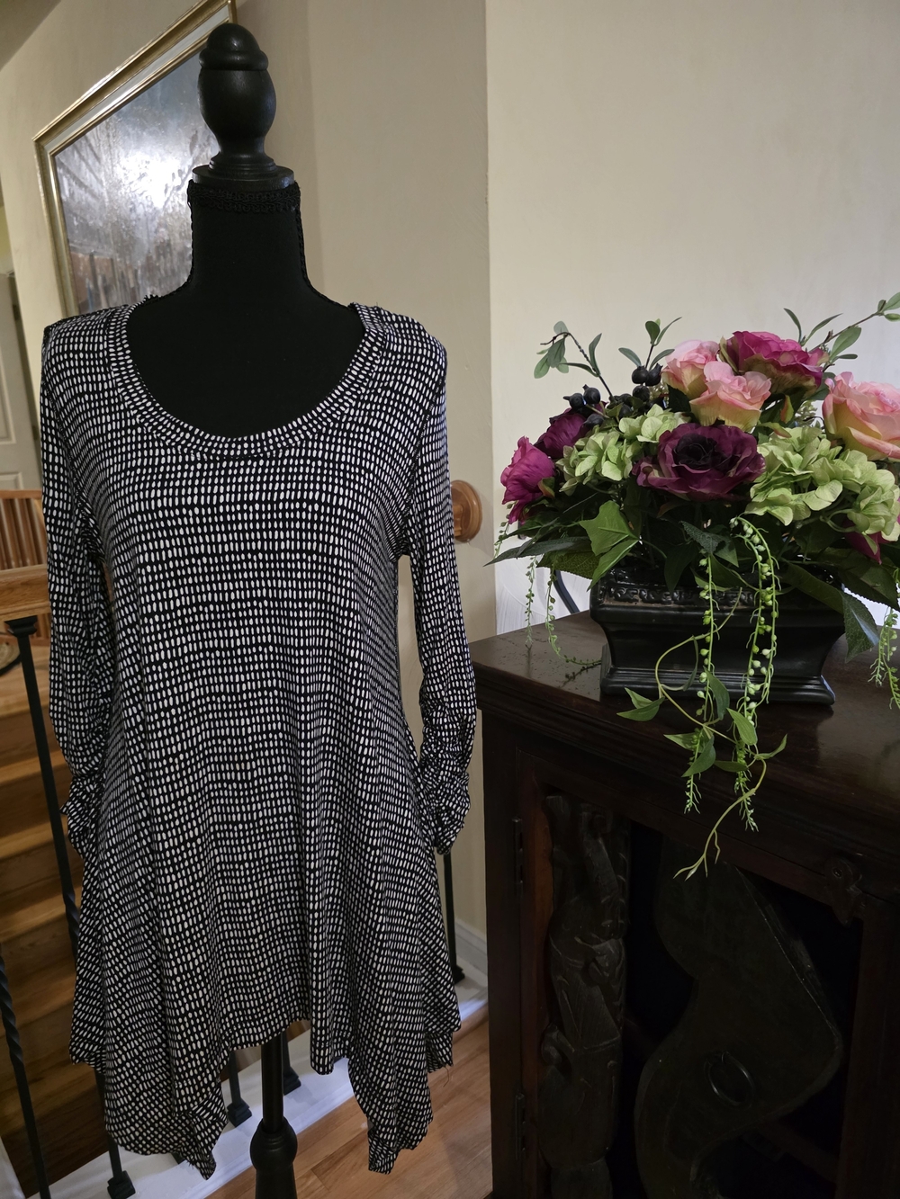 Philosophy Women's Black‎ and White Geometric Swing Tunic Size M
